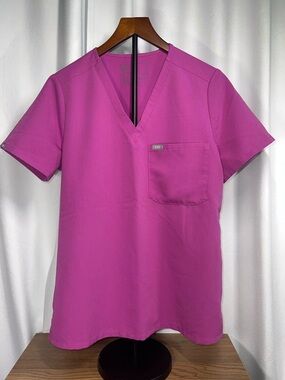 FIGS Magenta V-Neck Scrub Top Womens Medium Healthcare Nurse Core